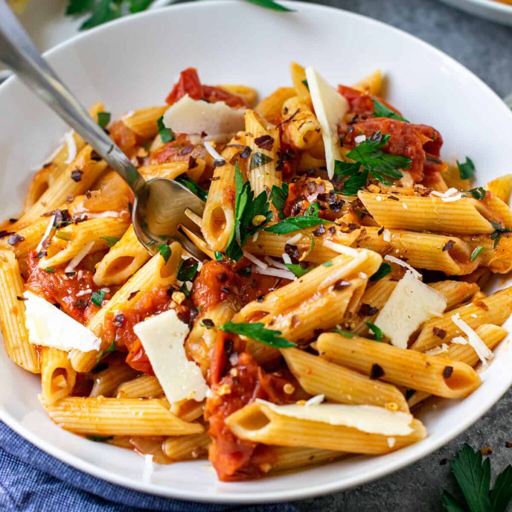 Pasta with fresh tomato sauce Recipes